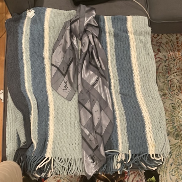 Designer silk scarves - Picture 5 of 7